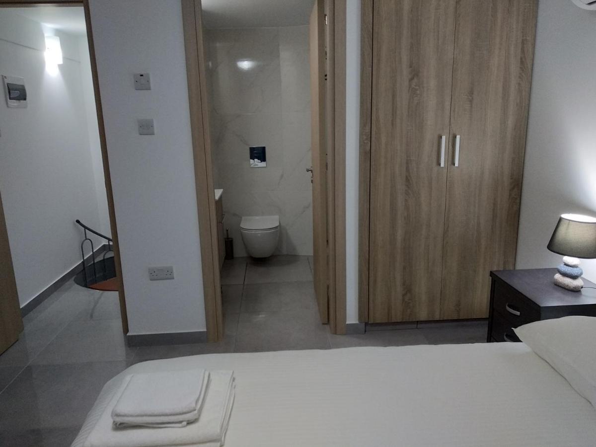 파포스 Cozy Place In The Heart Of Harbor 아파트 외부 사진