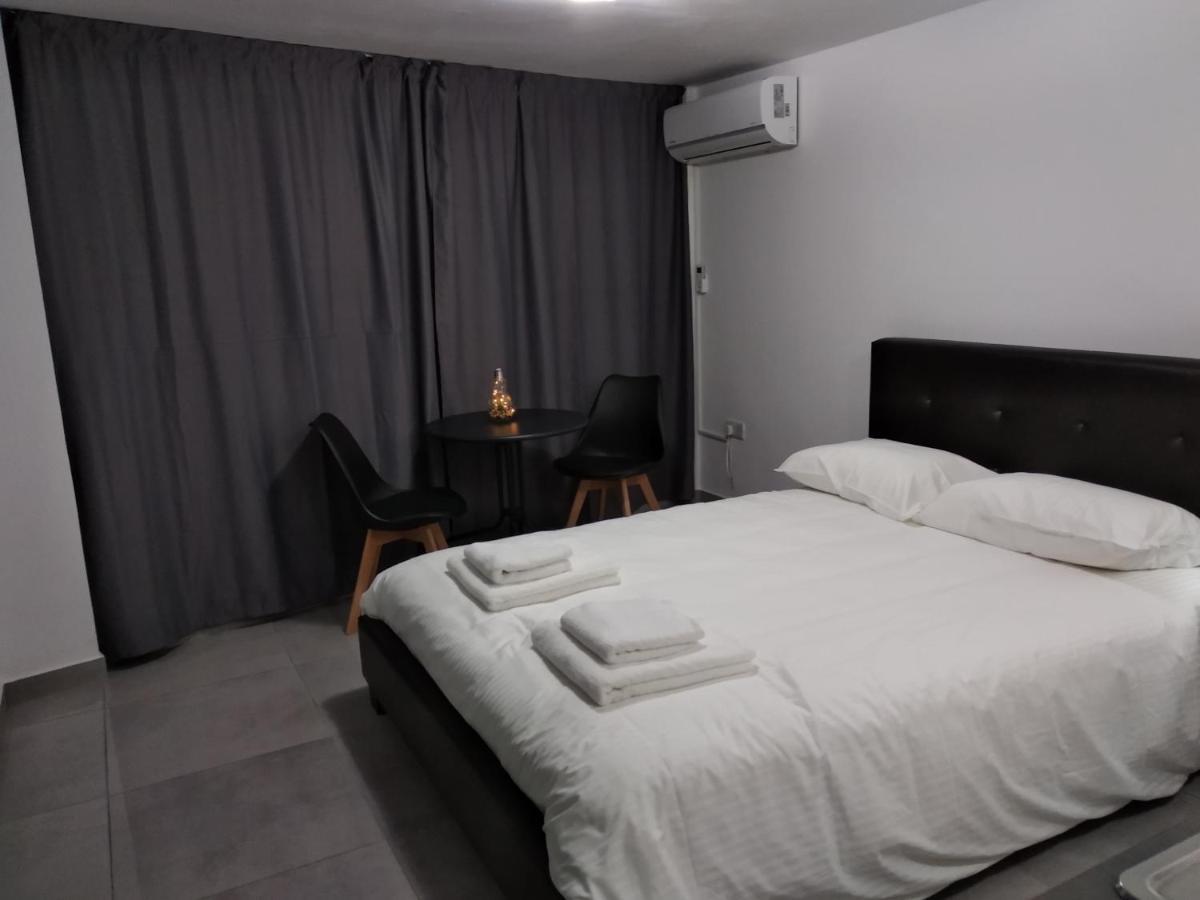 파포스 Cozy Place In The Heart Of Harbor 아파트 외부 사진